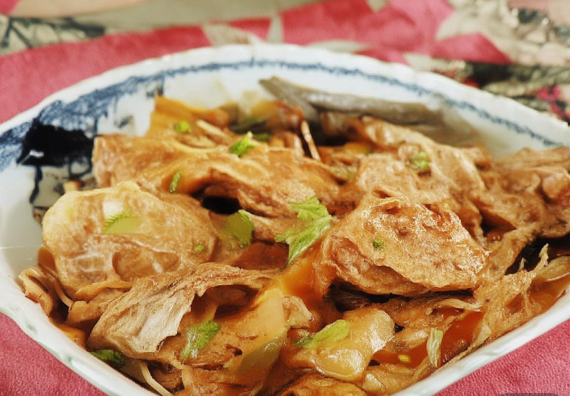 巴塞罗那VS里昂：战术对决与梅西闪耀的激情之战